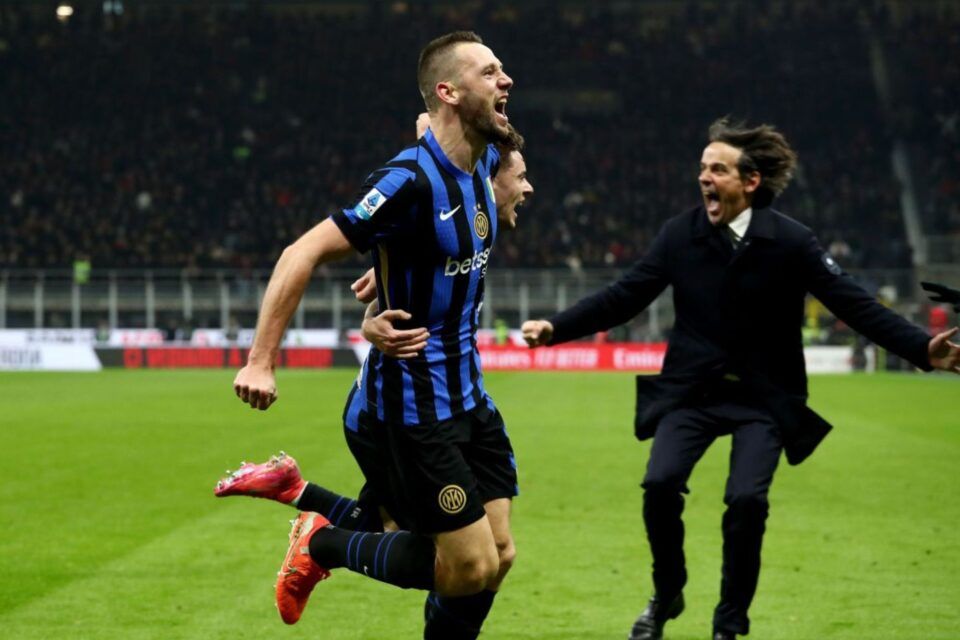 Stefan de Vrij celebrating