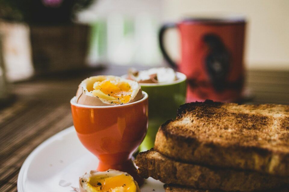 boiled eggs with toasts