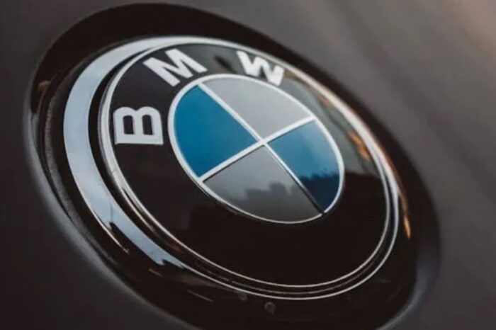 BMW маха стандартните "бъбреци" от петата серия